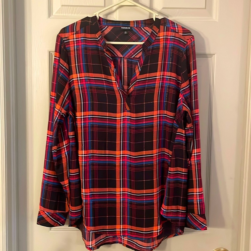TORRID long sleeve pink black plaid blouse. Size 00